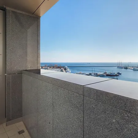 Sea Towers Nowoczesne W Gdyni Z Pieknym Widokiem I Parkingiem By Renters شقة