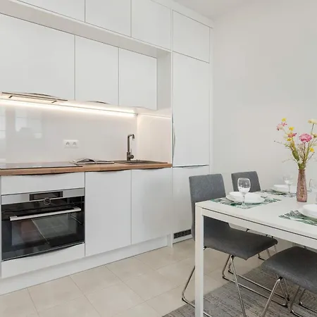Sea Towers Nowoczesne W Gdyni Z Pieknym Widokiem I Parkingiem By Renters Appartement Gdynia