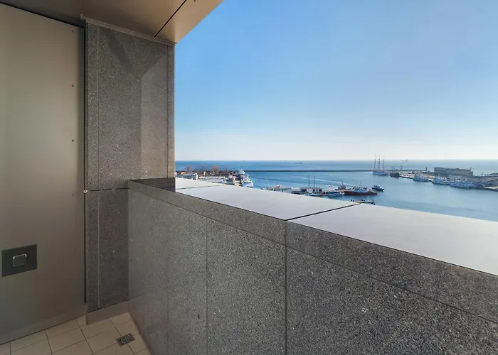 Sea Towers Nowoczesne W Gdyni Z Pieknym Widokiem I Parkingiem By Renters شقة